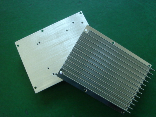 Disipador de calor de aluminio de la protuberancia del prototipo que trabaja a máquina de la precisión rápida del CNC con la escala de conversión